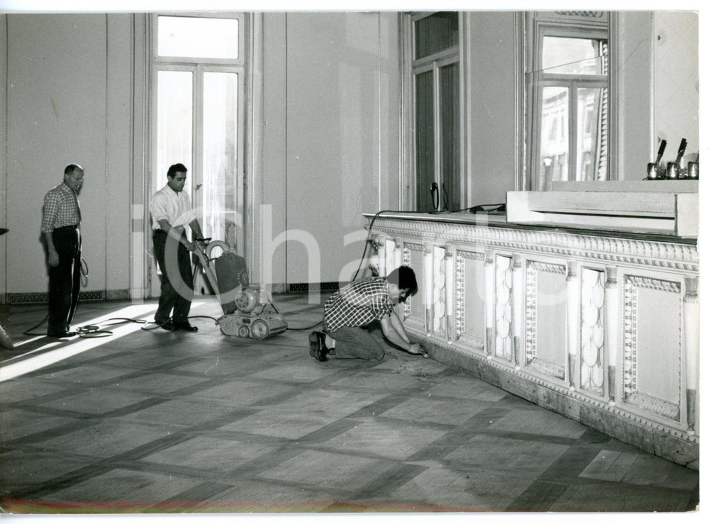 1957 MILANO Teatro ALLA SCALA - Preparativi per l'apertura della stagione lirica