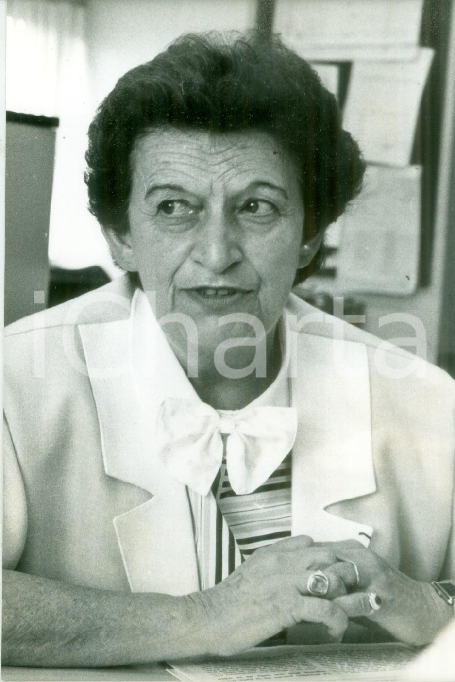 Fotografia d epoca originale 1988 ALSACE FRANCE Militante Alice MOSNIER durante un incontro Fotografia 1