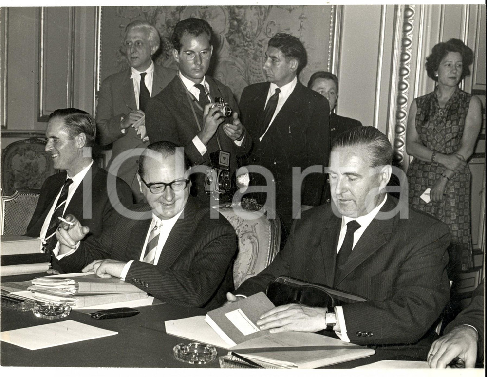 Fotografia d epoca originale 1970 ca PARIS ELYSEE ? Politici a un incontro internazionale Fotografia 17x13 1
