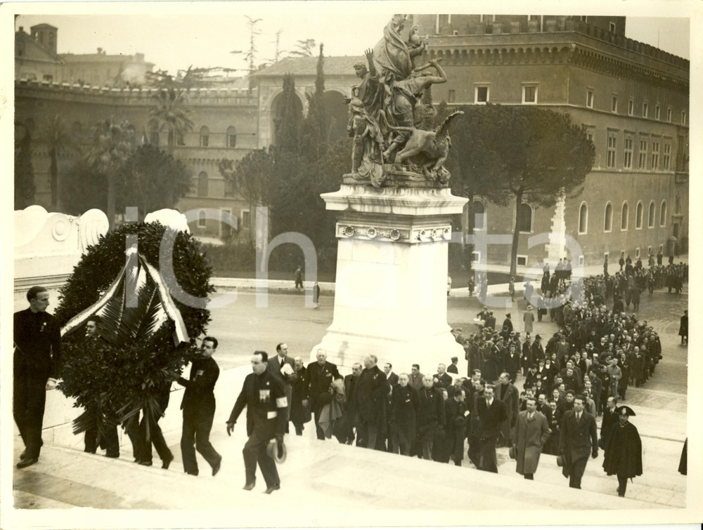 Fotografia d epoca originale 1933 ROMA Bancari MILANESI rendono omaggio al Milite Ignoto Fotografia 1