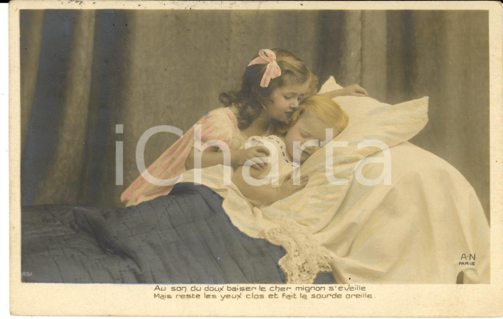 Cartolina originale da collezione 1915 COSTUMI BAMBINI Il bacio della buonanotte Cartolina postale VINTAGE FP VG 1