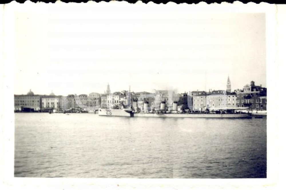 Fotografia d epoca originale 1935 ca VENEZIA REGIA MARINA Veduta con cacciatorpediniere ZS Foto 9x6 cm 1