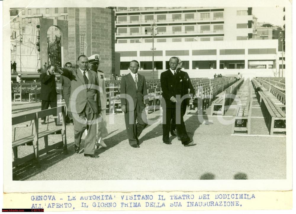Fotografia d epoca originale 1939 GENOVA AutoritÃ  visitano il Teatro dei Dodicimila all aperto Fotografia 1