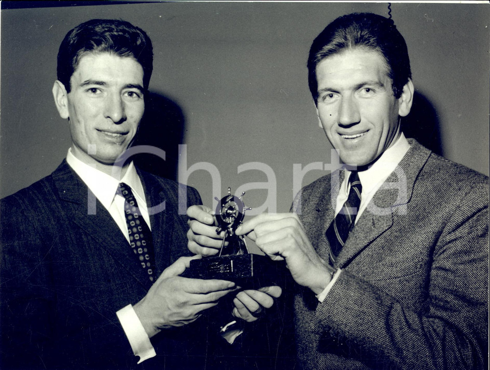 1967 MILANO Vittorio ADORNI e Felice GIMONDI con il "Timone d'Oro" - Foto