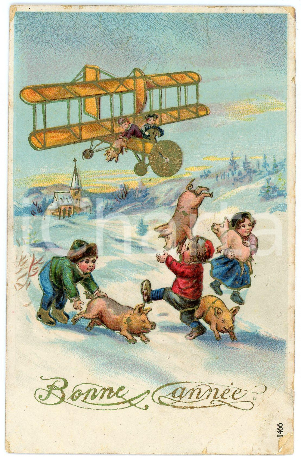 1911 BONNE ANNÉE Children catching pigs thrown from a plane *DAMAGED postcard  Cartolina postale d'epoca, viaggiata.CONDIZIONI: VP (piegature diffuse, abrasioni angolari e distaccamento della pellicola al centro)FORMATO: FP    originale e autentica 1