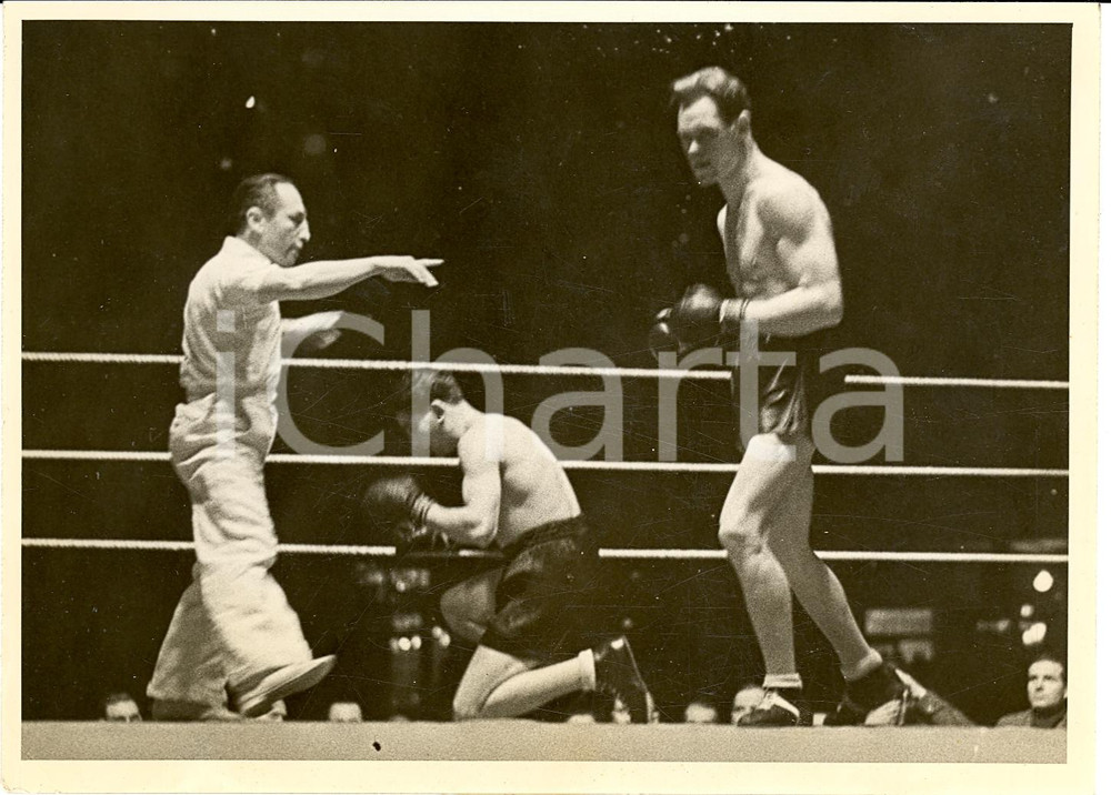 Fotografia d'epoca originale 1939 BERLINO PUGILATO Intervento arbitrale in un match *Foto 18x13 cm 1