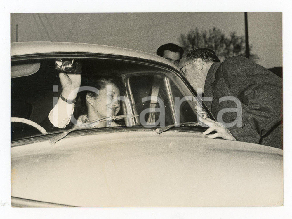Fotografia d epoca originale 1957 ROMA  Processo MONTESI  Anna Maria MONETA CAGLIO in macchina Foto 1