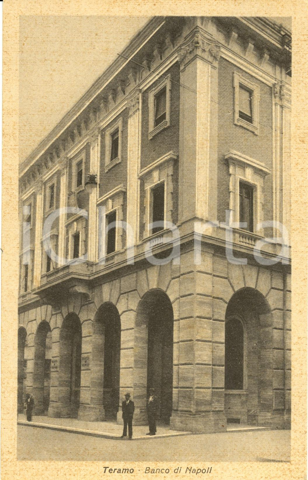 Cartolina originale da collezione 1930 ca TERAMO Il palazzo del BANCO DI NAPOLI *Cartolina animata FP NV 1