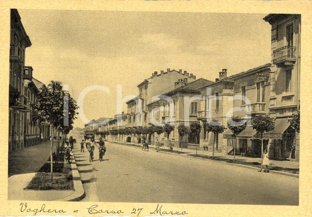 Cartolina originale da collezione 1947 VOGHERA (PV) Veduta di Corso XXVII MARZO con passanti *Cartolina FG VG 1
