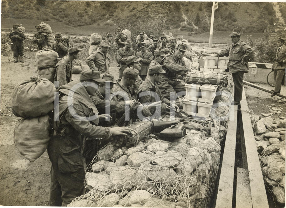 1957 ALLUVIONE Area TORINO Squadre di soccorso in partenza per CESANA *Foto