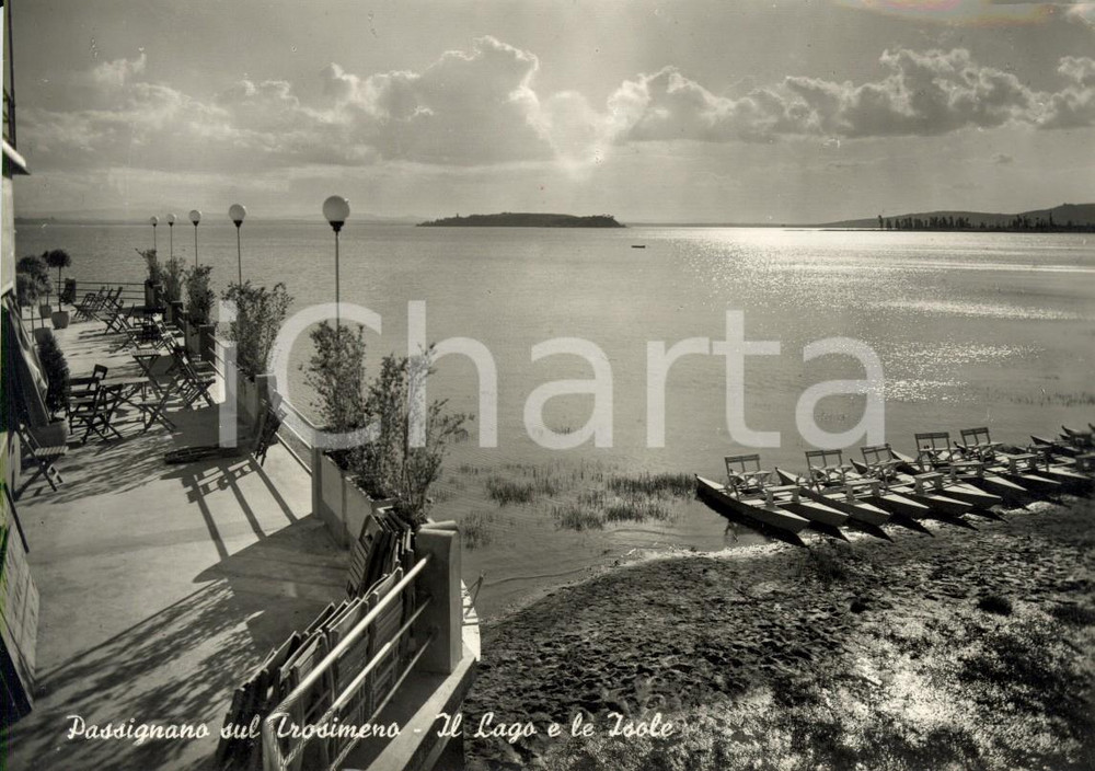 Cartolina originale da collezione 1960 ca PASSIGNANO SUL TRASIMENO PG Veduta lago e isole ANIMATA con pedalò NV 1