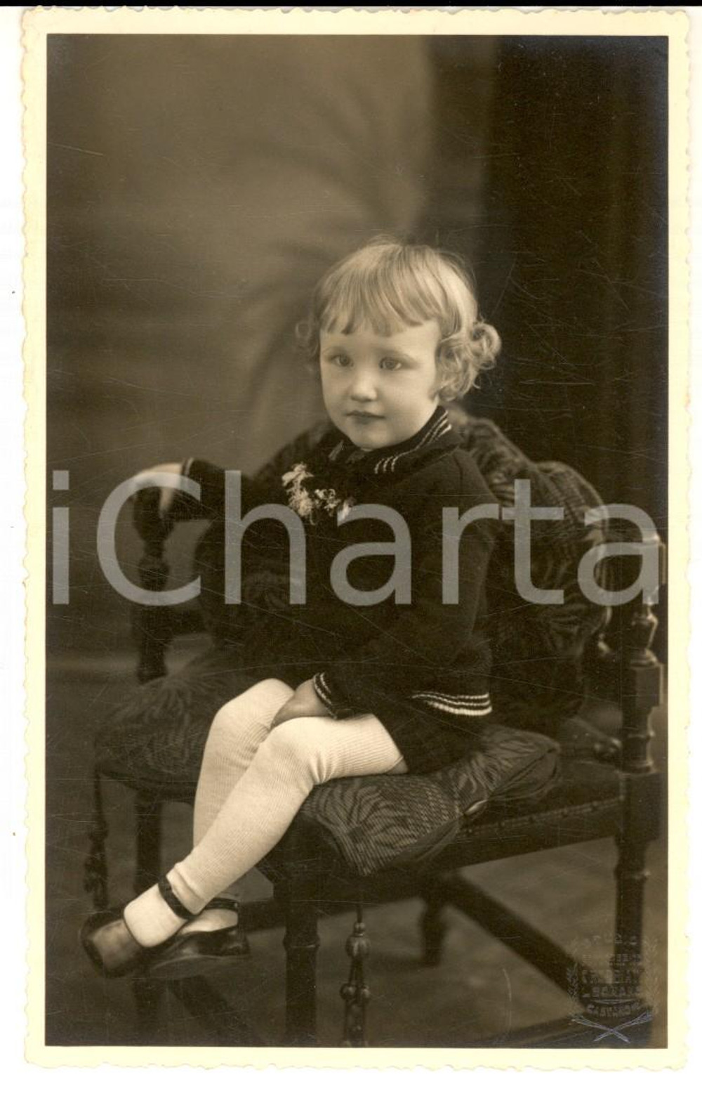 Fotografia d epoca originale 1920 ca LEGNANO MI Ritratto di bambina seduta Foto cartolina ROBBIATI 1