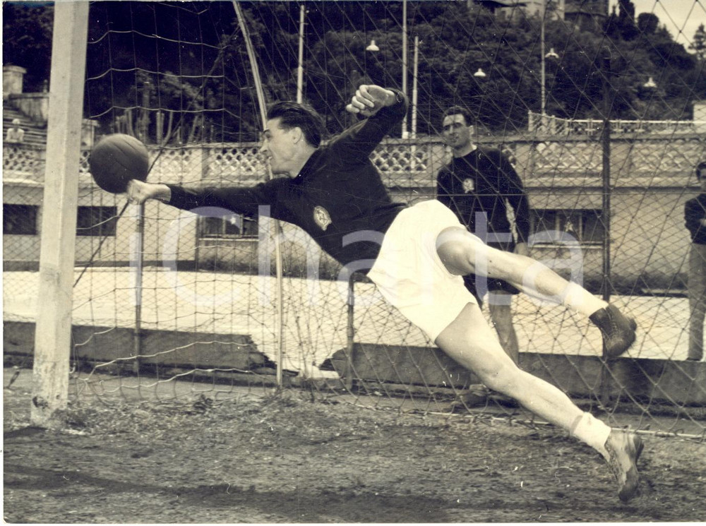 Fotografia d epoca originale 1953 ROMA CALCIO Allenamento nazionale UNGHERIA  Portiere Gyula  GROSICS Foto 1