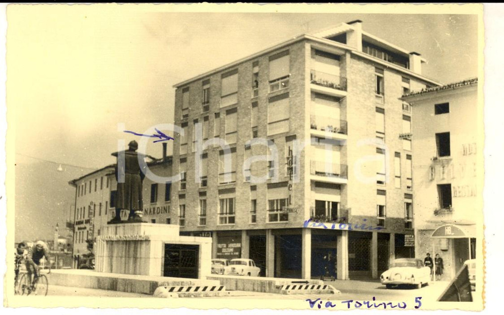Cartolina originale da collezione 1960 BASSANO DEL GRAPPA Piazza e monumento al GENERALE GIARIDNO *Foto cartolina 1
