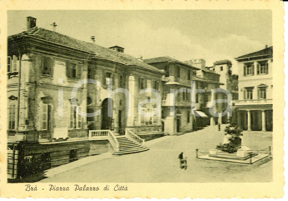 Cartolina originale da collezione 1940 ca BRA (CN) Piazza Palazzo di cittÃ  *Cartolina FG NV 1