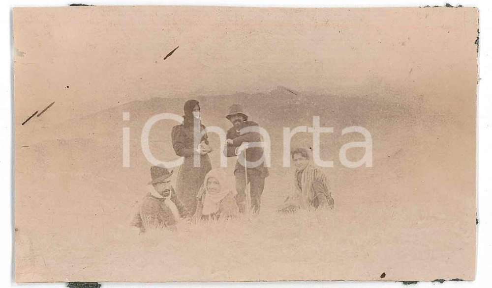 1910 ca ITALIA Escursionisti con donne velate *Fotografia anonima CURIOSA 10x7
