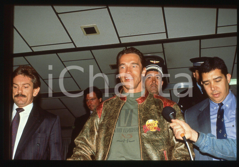 35mm vintage slide* 1993 NIZZA Arnold SCHWARZENEGGER paparazzato in aeroporto 2