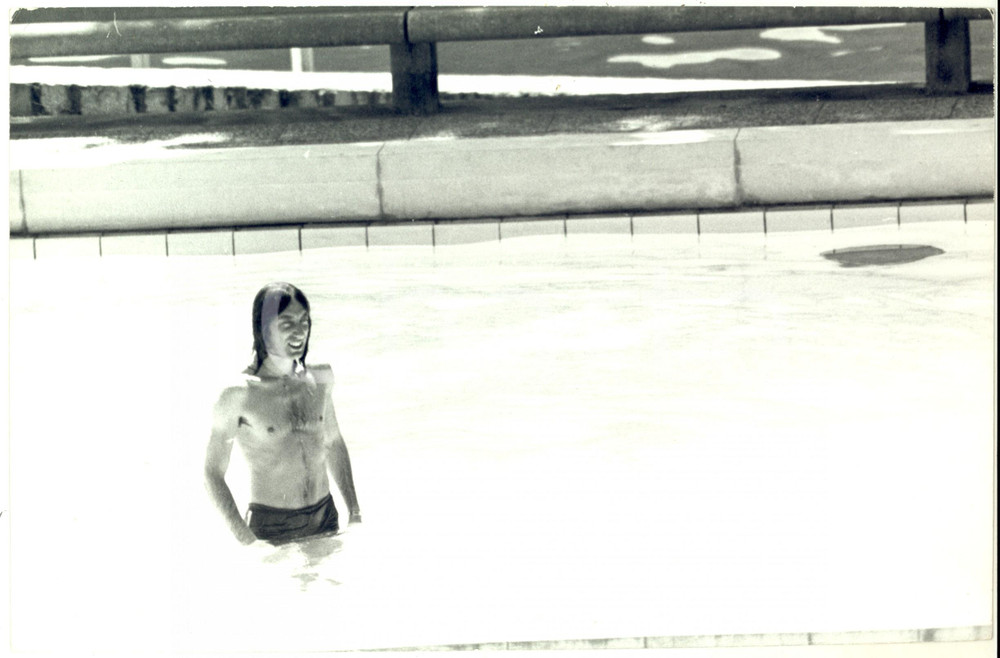 1970 ca ITALIA Ritratto del produttore Alfredo CERRUTI in piscina *Foto 30x20