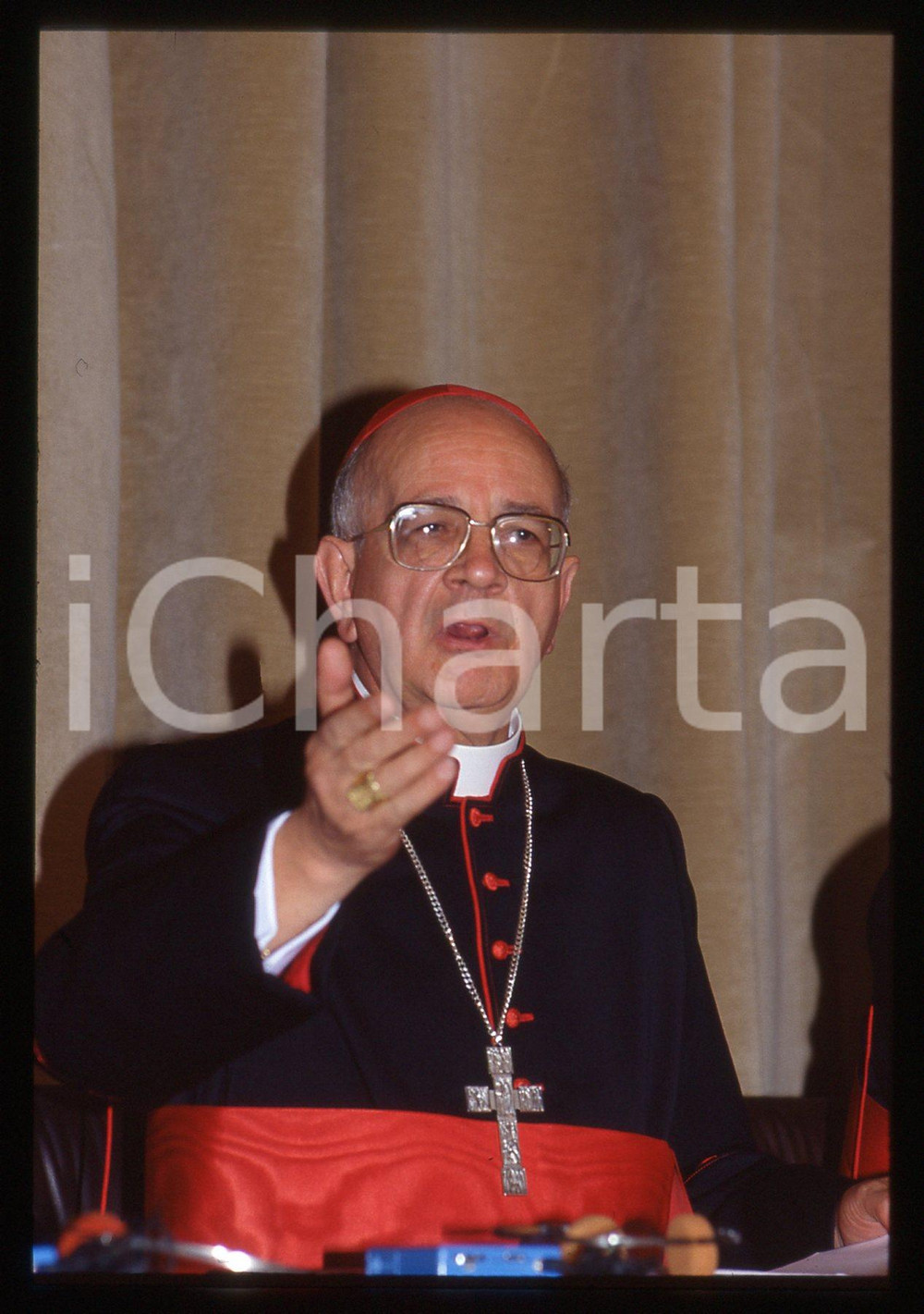 35mm vintage slide* 1990ca MILANO Cardinale Eduardo MARTINEZ SOMALO *Ritratto 3  Diapositiva d'epoca, in formato 35 mm.  CONDIZIONI: GOOD  Tutti i diritti riservati.E' severamente vietata la riproduzione. ICharta mette in vendita, sul negozio eBay e in esclusiva sul sito "icharta" il proprio archivio composto da numerose diapositive e negativi fotografici d'epoca, tutti originali e autentici, che attraversano la storia del costume italiano tra gli la fine degli anni Sessanta e Novanta.Si tratta di uno sguardo inedito sull'attualit&agrave;, la politica, la vita quotidiana, il gossip e la cultura, che fotografa il cambiamento della nazione in quest'ultimo scorcio del XX secolo. Un'occasione unica per il mercato del collezionismo, che vede finalmente disponibile un archivio eccezionale per vastit&agrave;, tematiche e condizioni, in un settore (il negativo fotografico e la diapositiva) di assoluta novit&agrave; e dalle interessanti prospettive di investimento.New layer...  originale e autentica 1