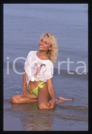 35mm vintage slide* 1985 ca ITALIA Rossella GARDINI in costume da bagno (60)