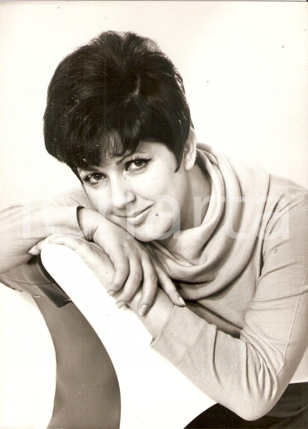 Fotografia d epoca originale 1966 MILANO Ritratto di Orietta BERTI prima della partecipazione a SANREMO Foto 1
