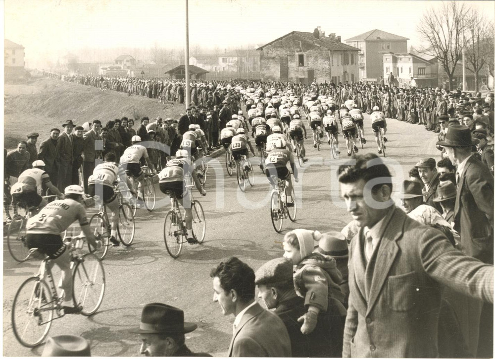 1958 CICLISMO MILANO-SANREMO Il gruppo poco dopo la partenza *Foto 18x13 cm