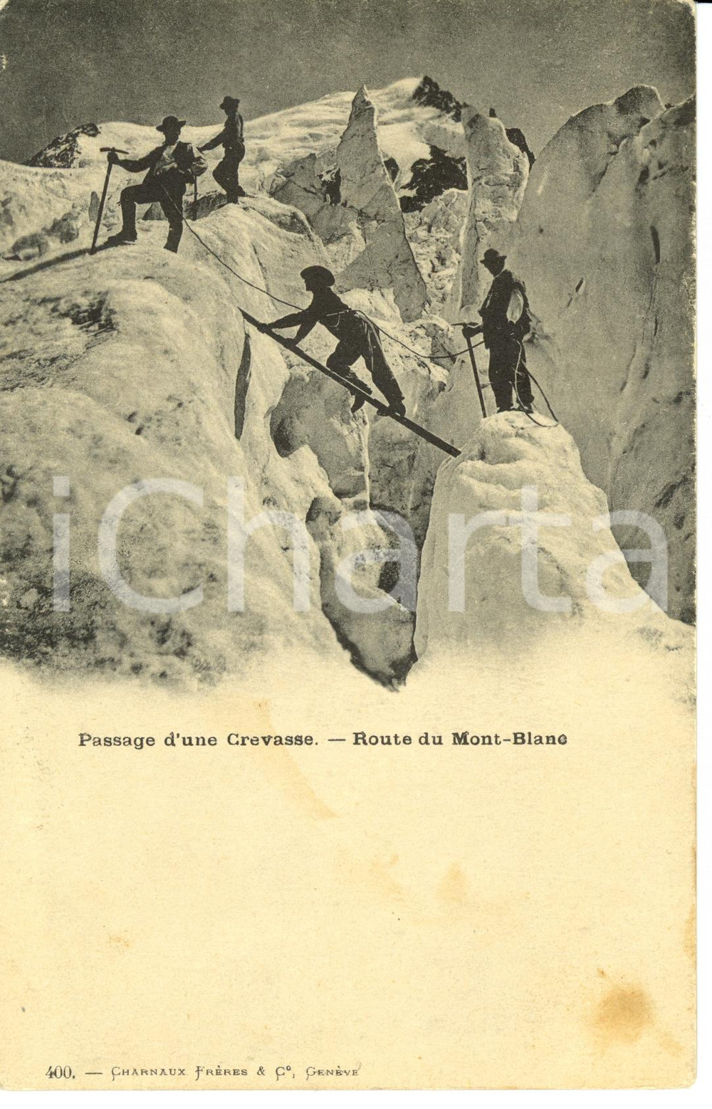Cartolina originale da collezione 1900 ca ALPINISMO Monte BIANCO Passaggio di un crepaccio verso la vetta FP NV 1