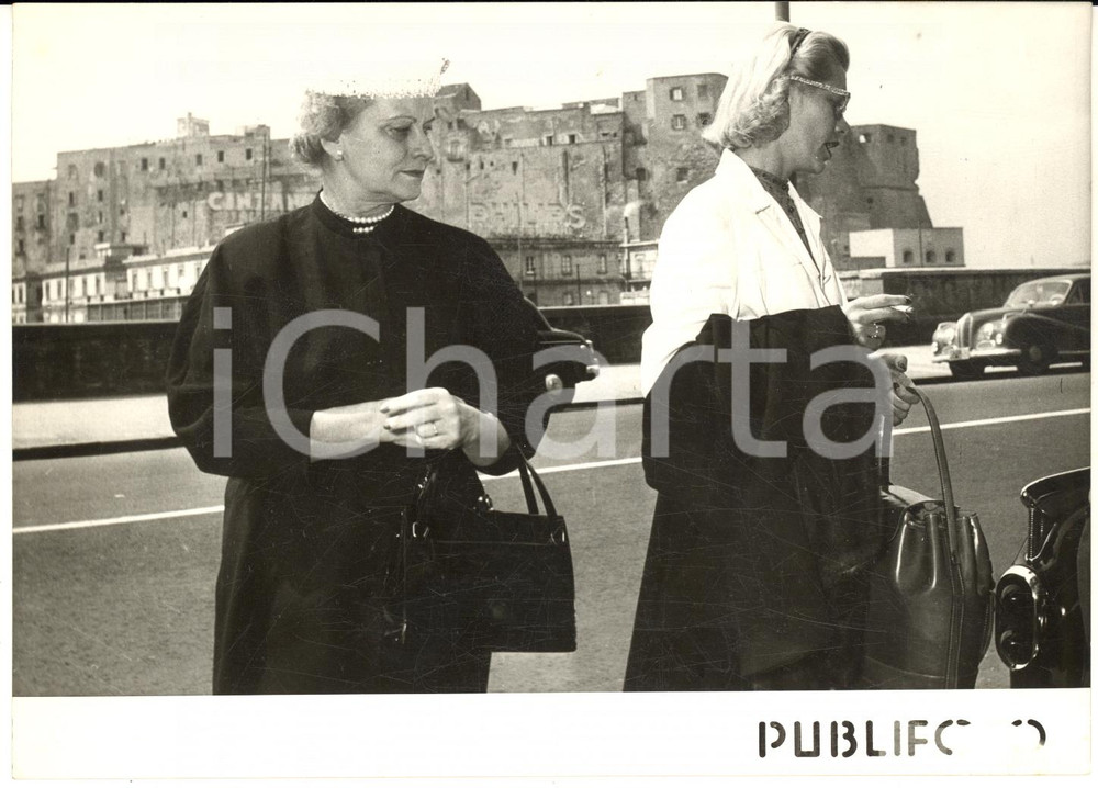 1956 NAPOLI La madre e la sorella di Grace Kelly in visita - Foto 18x13 cm