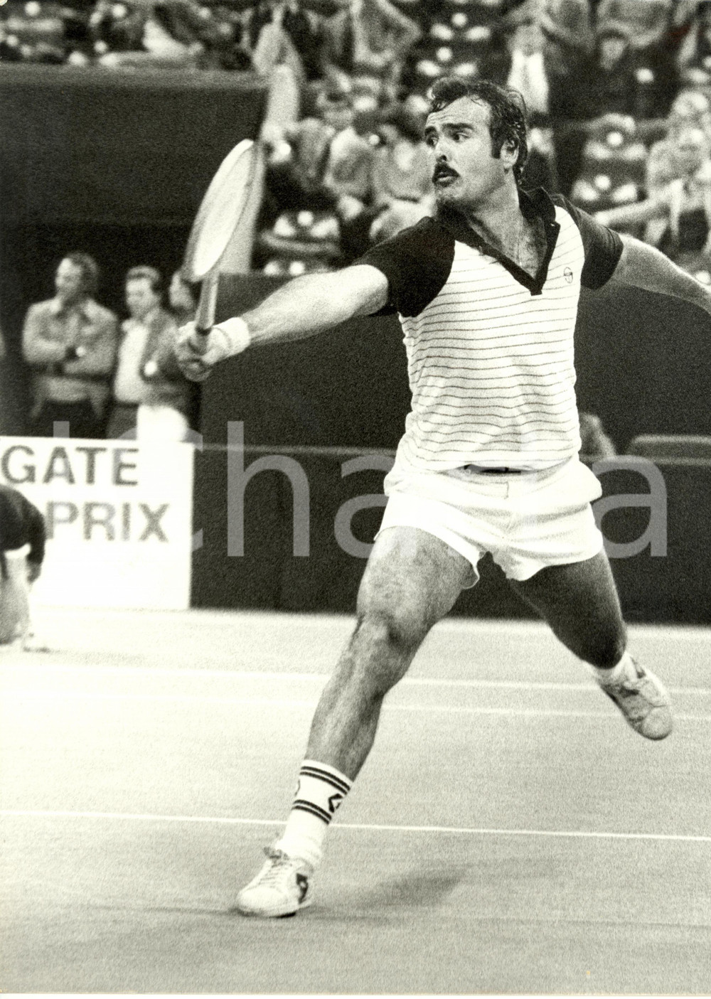 Fotografia d epoca originale 1975 ca TENNIS Il campione Tonino ZUGARELLI durante un match Foto 24 x 30 cm 1