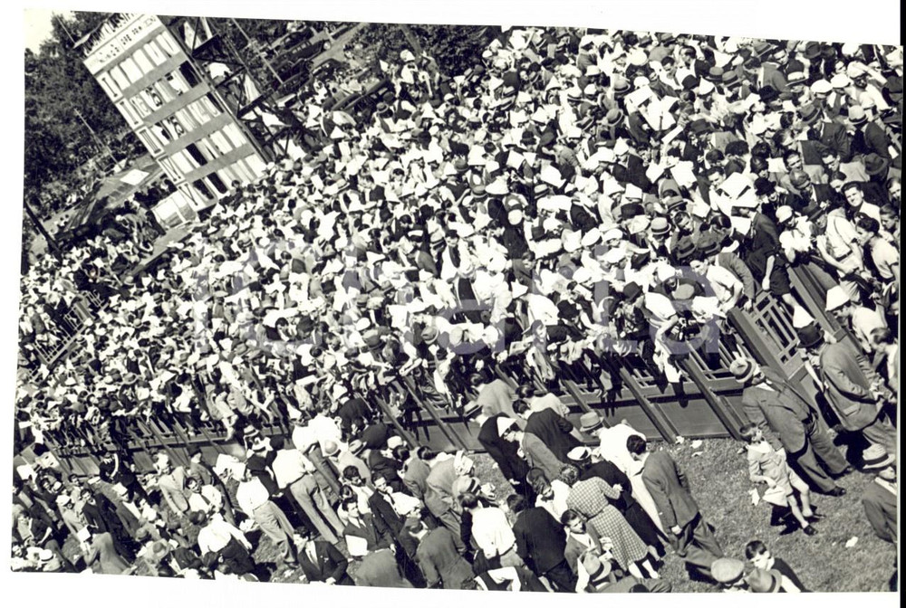 Fotografia d epoca originale 1938 MONZA IPPODROMO Folla attende le corse dei cavalli Fotografia 1