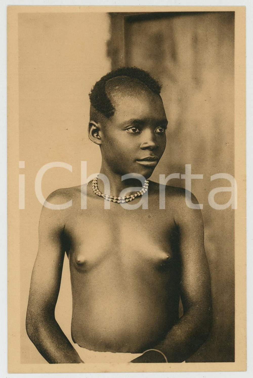 1920 ca RUANDA Jeunne fille NU ETHNIQUE Carte Postale FP NV  Cartolina postale d'epoca, non viaggiata.CONDIZIONI: FAIRFORMATO: FP    originale e autentica 1