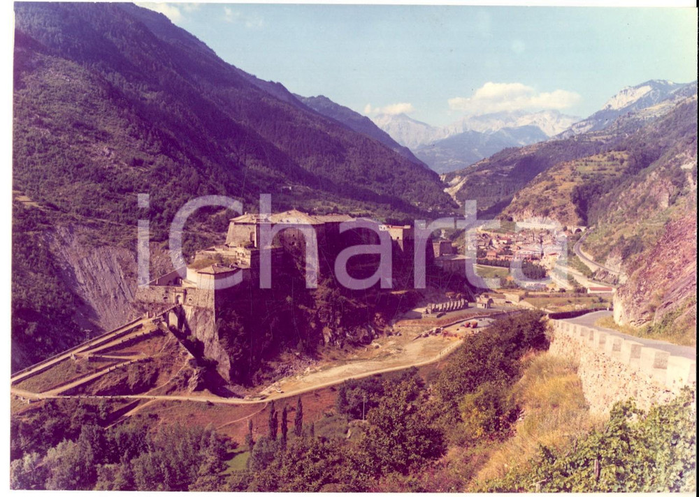 Fotografia d epoca originale 1970 ca EXILLES Veduta del forte nell  ALTA VAL SUSA Foto HAUS 18x13 1