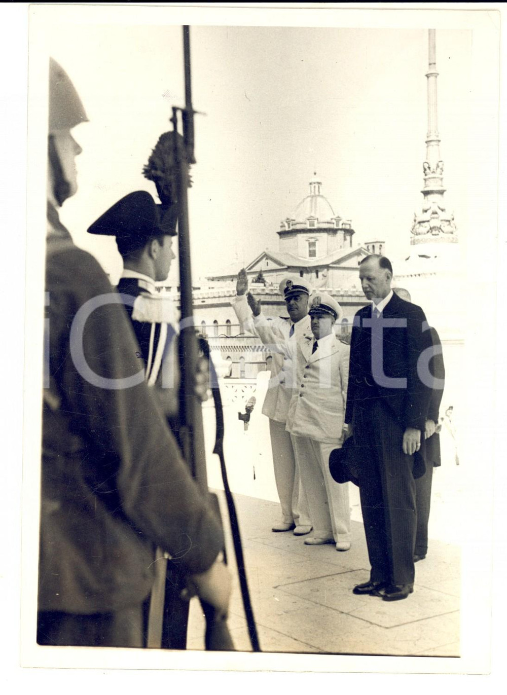 Fotografia d epoca originale 1939 ROMA Ufficiali e politico rendono omaggio al Milite Ignoto Foto 13x18 cm 1