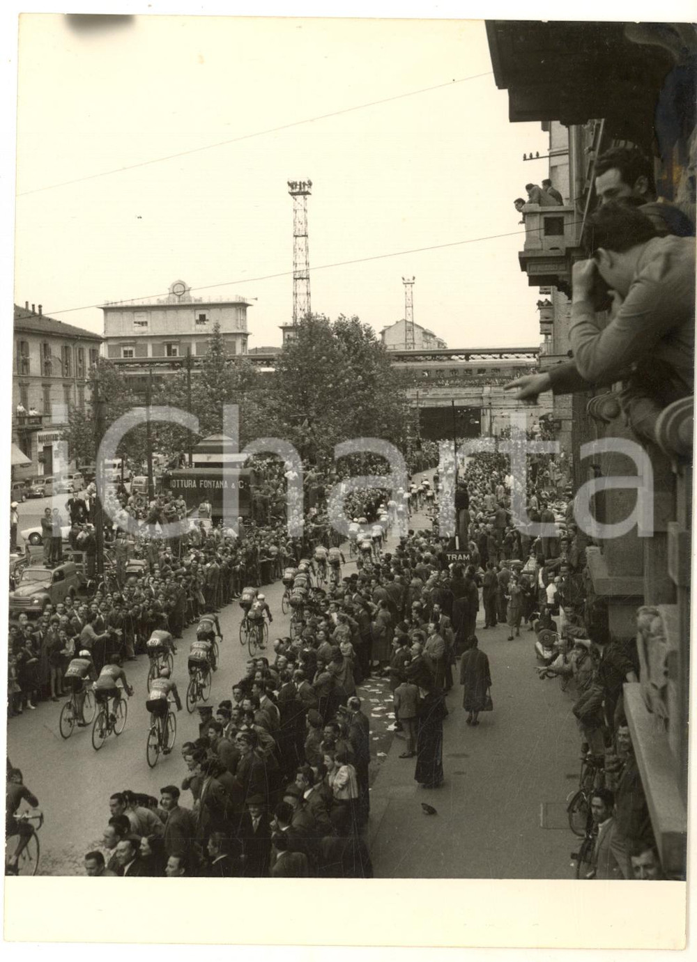 1954 CICLISMO GIRO D'ITALIA MILANO Passaggio del gruppo a LAMBRATE *Foto 13x18