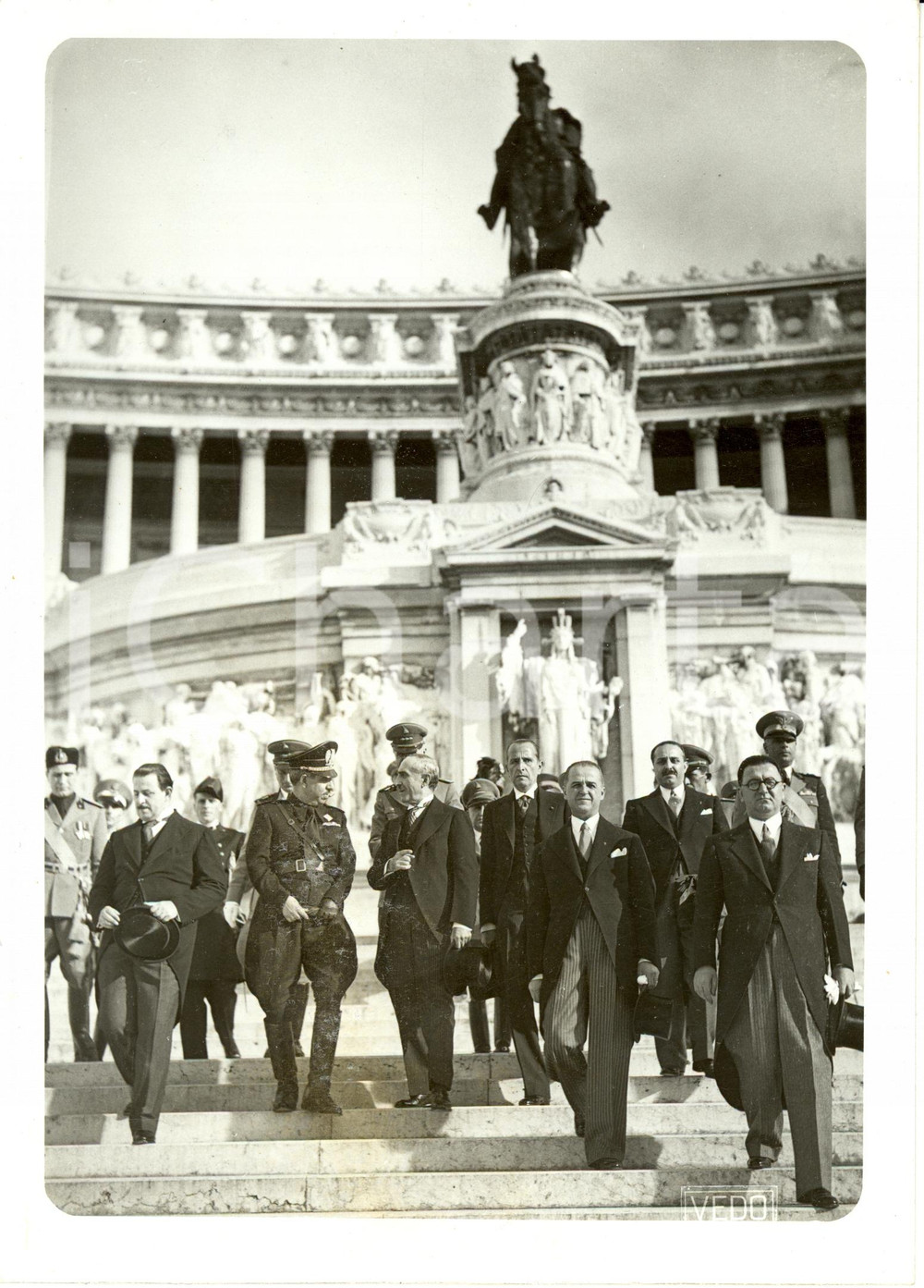 Fotografia d epoca originale 1939 ROMA Missione ALBANESE rende omaggio al Milite Ignoto Fotografia 1