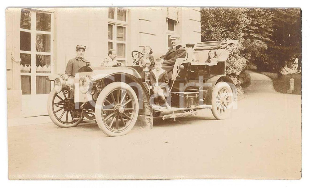 Fotografia d epoca originale 1900 ca REGNO D ITALIA Foto di famiglia con automobile  Foto anonima 10x6 cm 1