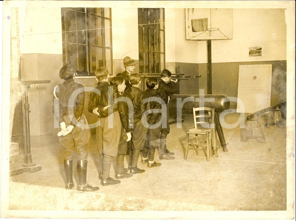 Fotografia d epoca originale 1935 ca ROMA Lezioni tiro a segno nelle palestre BALILLA Foto DANNEGGIATA 1