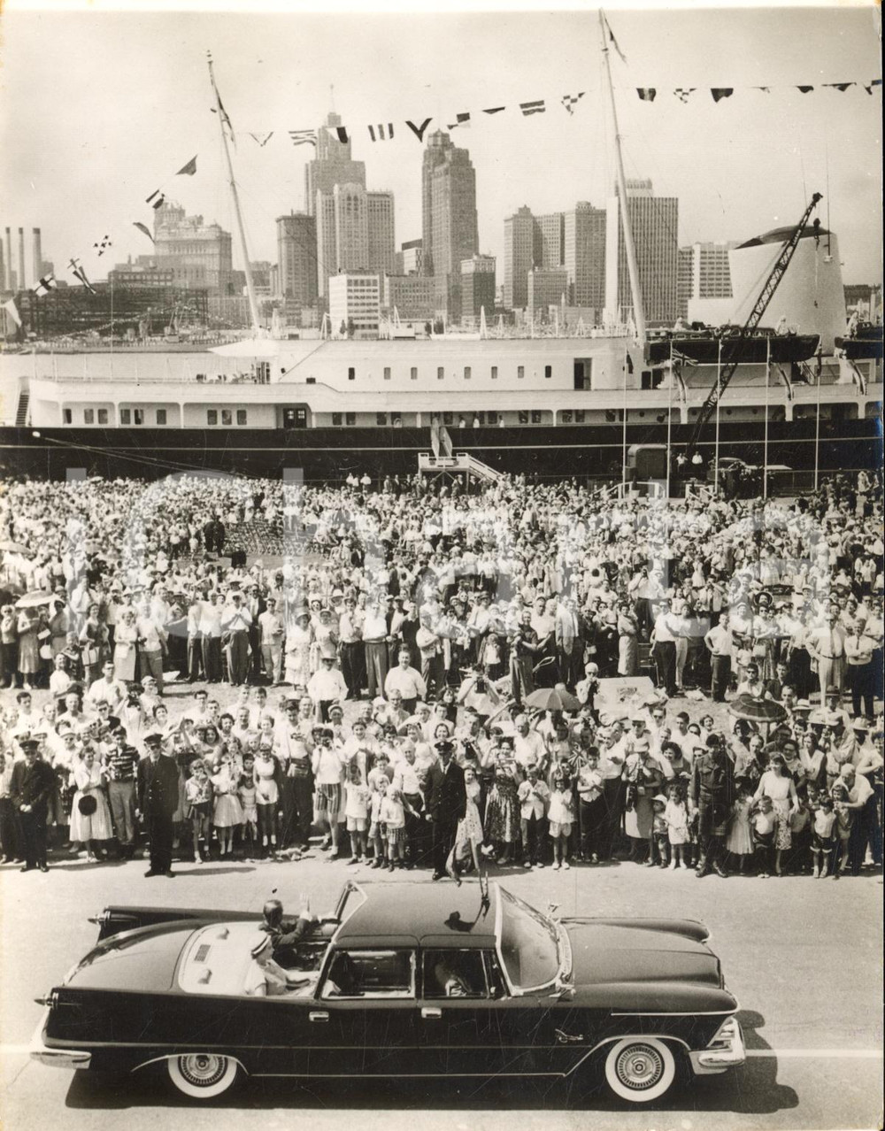 1959 DETROIT Queen Elizabeth and Duke of Edinburgh welcomed by crowd *Photo