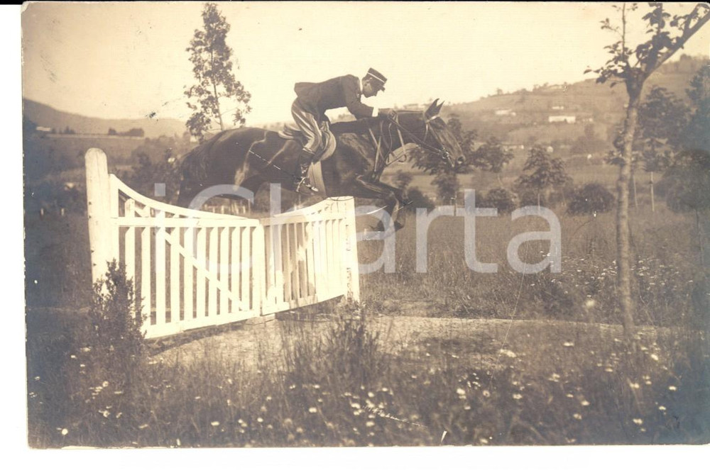 Cartolina originale da collezione 1915 REGIO ESERCITO CAVALLERIA Ufficiale al salto Cartolina a Carlo CASTELNUOVO 1