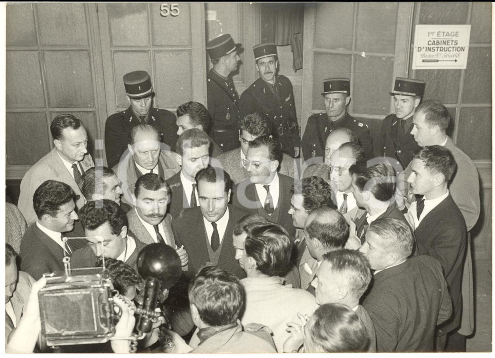 1959 PARIS François MITTERRAND en conférence de presse sur l'attentat - Photo