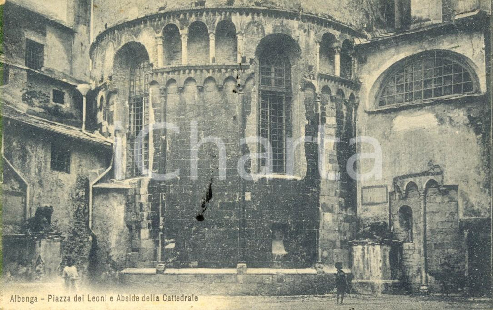 Cartolina originale da collezione 1925 ALBENGA SV Piazza dei LEONI e abside della cattedrale Cartolina FP VG 1