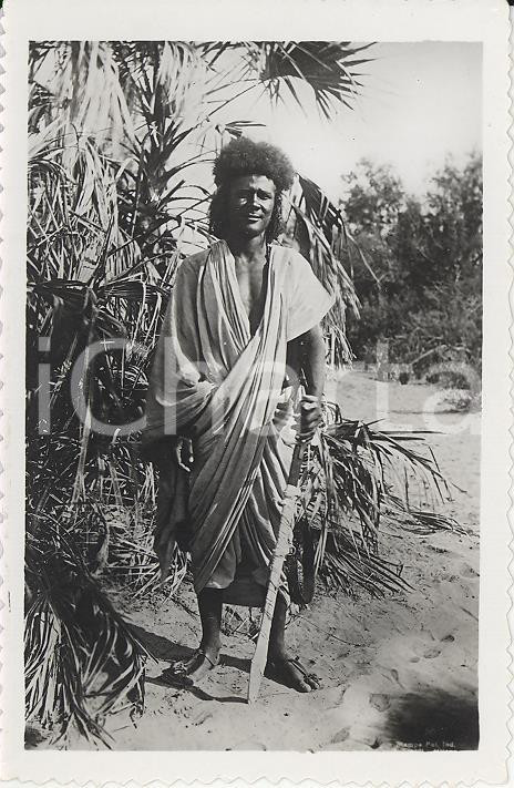 Fotografia d epoca originale 1935ca A.O.I. ETIOPIA Ritratto di etiope con spada VERA PHOTO cm 9X5,8 1