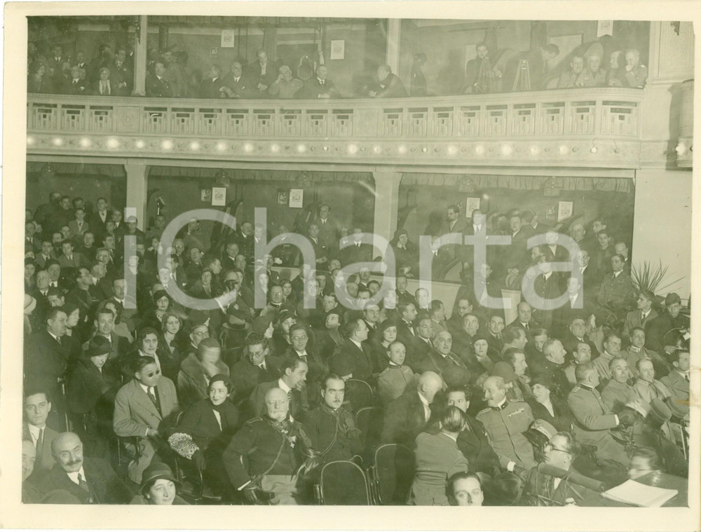 Fotografia d epoca originale 1939 ROMA Folla al Teatro QUIRINO per commemorazione TRASVOLATA ATLANTICA Foto 1
