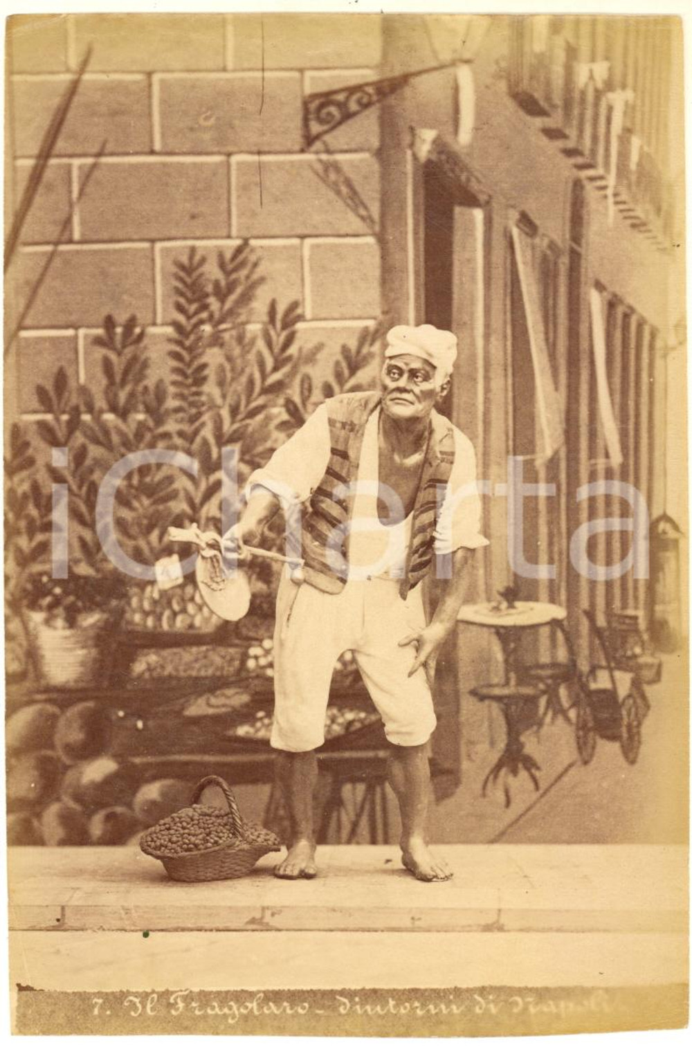 Fotografia d epoca originale 1890 ca Dintorni di NAPOLI  MESTIERI  Il Fragolaro Foto Achille MAURI nÂ° 7 1