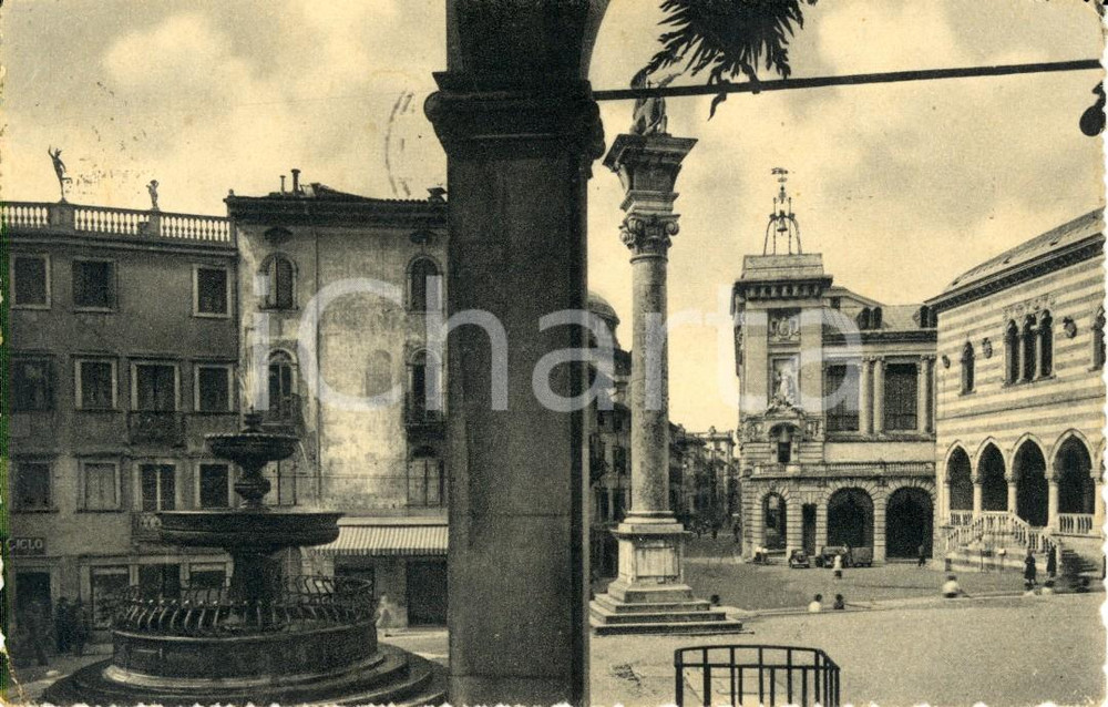 Cartolina originale da collezione 1955 UDINE Veduta di piazza LIBERTA  con fontana Cartolina postale FP VG 1