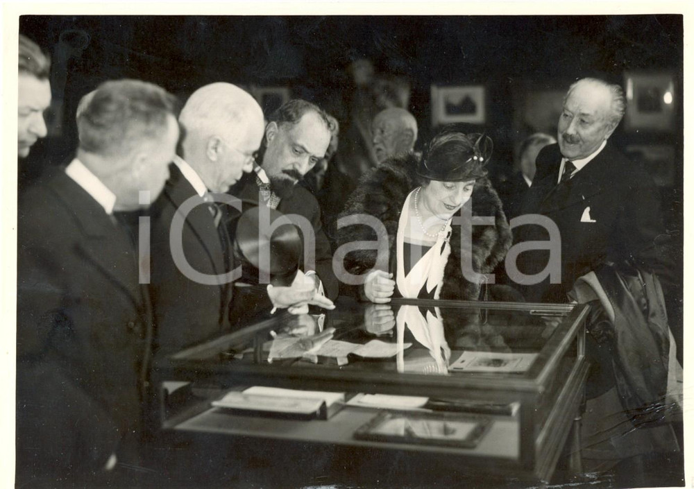 Fotografia d epoca originale 1935 PARIS Achille VILLEYDESMESERETS e Paul SOUCHON alla mostra Victor HUGO 1
