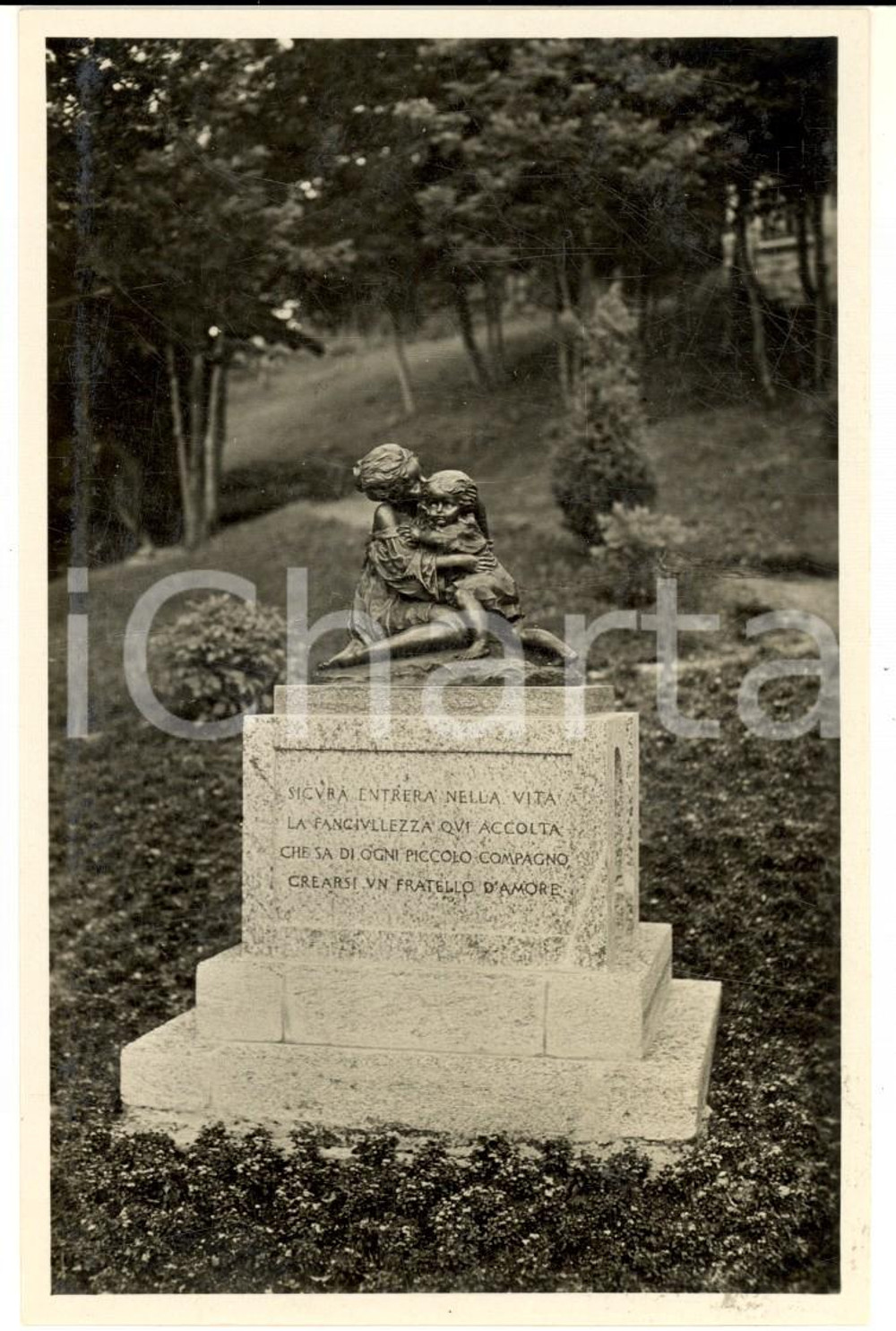 Cartolina originale da collezione 1930 ca VALGANNA Villaggio Alpino  Gruppo scultoreo di AVOGADRI Cartolina 1