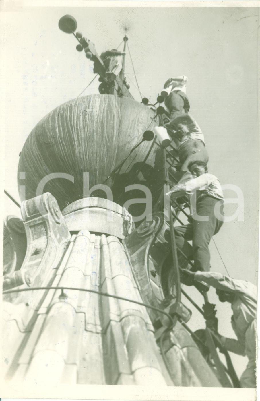 Fotografia d epoca originale 1936 CITTA  DEL VATICANO Sampietrini si arrampicano su Cupola SAN PIETRO Foto 1