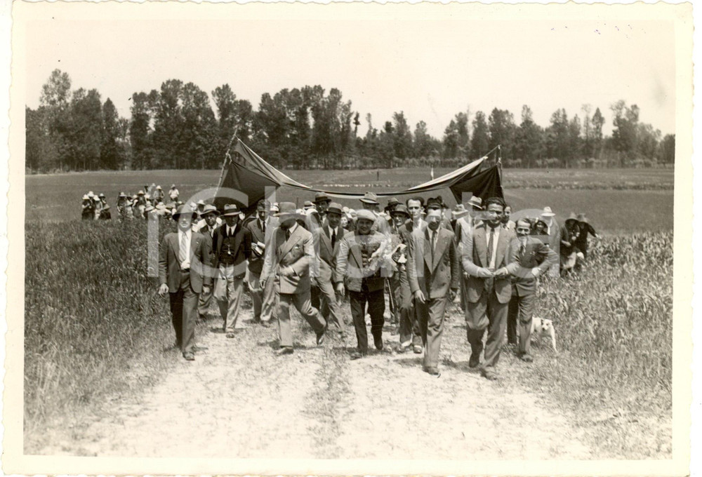 Fotografia d epoca originale 1932 CAMPAGNA MILANESE AutoritÃ  del Fascio visitano campi mondine Fotografia 1