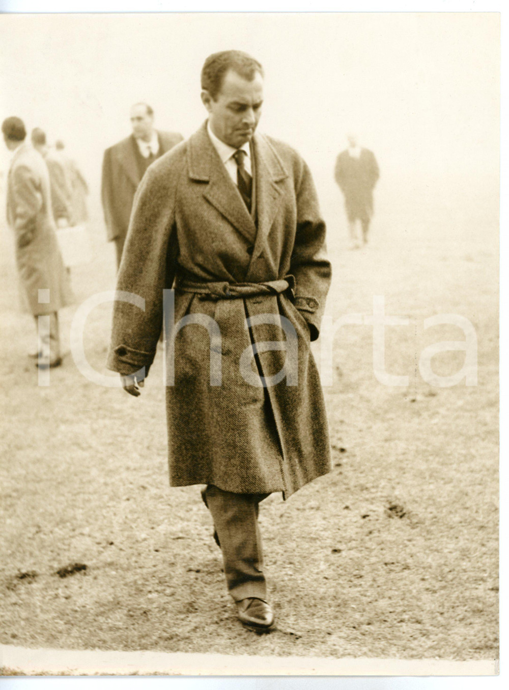 1960 CALCIO Serie A - INTER-SAMPDORIA 0-0 Allenatore Aldo CAMPATELLI *Foto 18x24 Fotografia d'epoca con didascalia coeva.  CONDIZIONI: FAIR (alone diffuso; piegatura al margine destro) FORMATO: 18x24 cm     originale e autentica 1